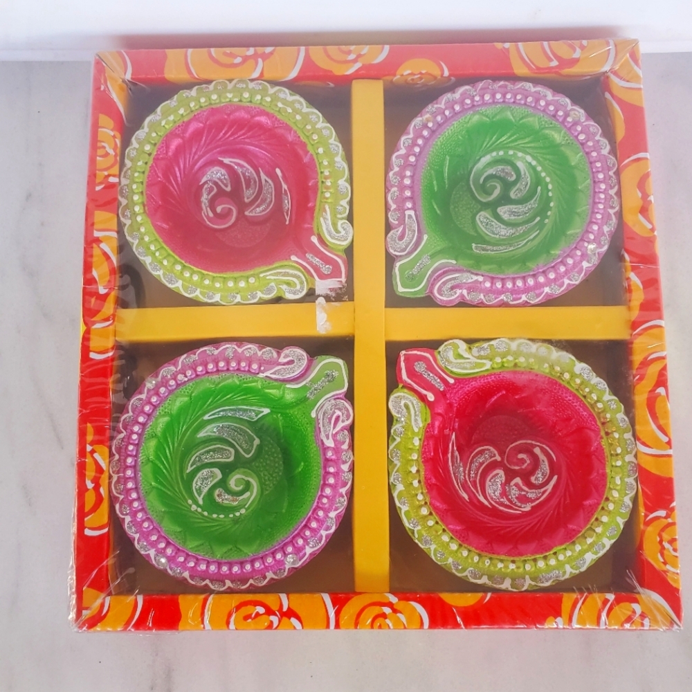 4 Pcs Diya Set of Clay Handmade Diya for Diwali/Deepawali Gift/Decorations/Na...